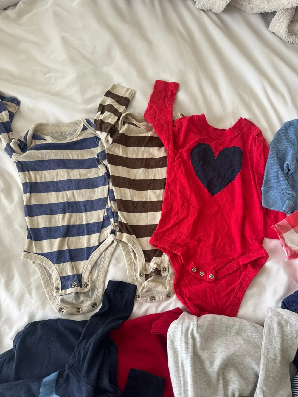 22 pieces Bundle Baby boy  Mixed Onesie 9 long sleeve 10 short  & Tee Bundle